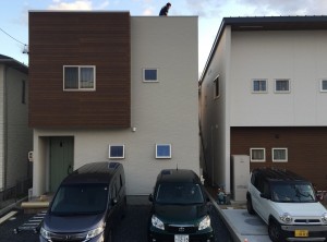 屋根に上って作業
